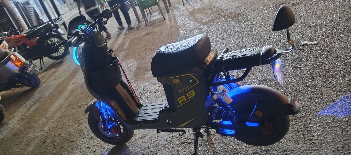 السلام عليكم
دراجة R9
2026
خمس بطاريات دراجة جديدة بمعنئ الكلمة 
450 وبيها مجال 
*********** مكاني بغداد المشاهدة
