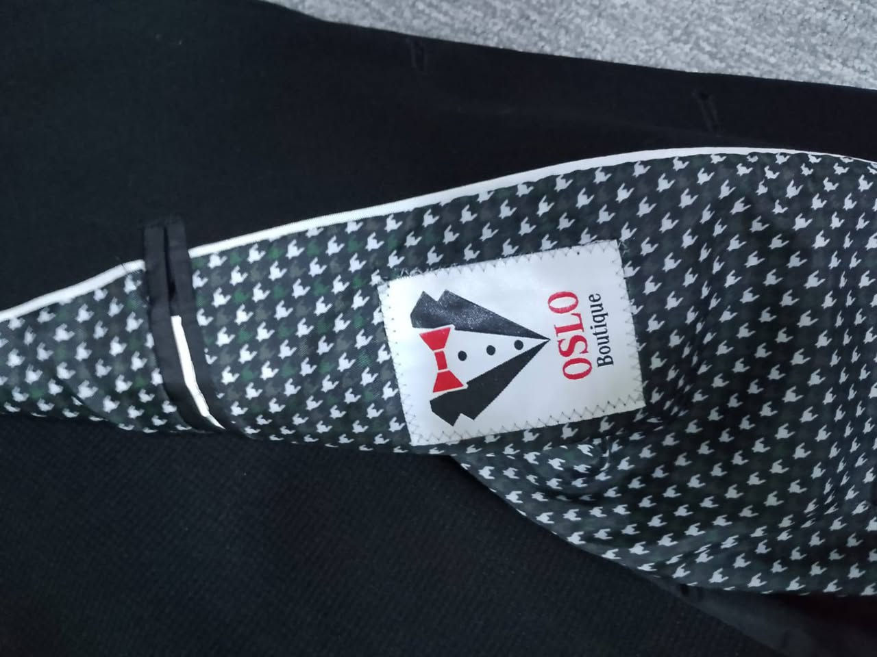 ئەم قاتە سێ پارچانە  بۆ فرۆشتن هەموی مارکەیەو یەک جار لەبەر کراوە باڵای 171 کێش تا 75


**إذا كنت صاحب هذا الإعلان وتريد حذفه لأي سبب، رجاءا أرسل رسالة إلى الدعم الفني**