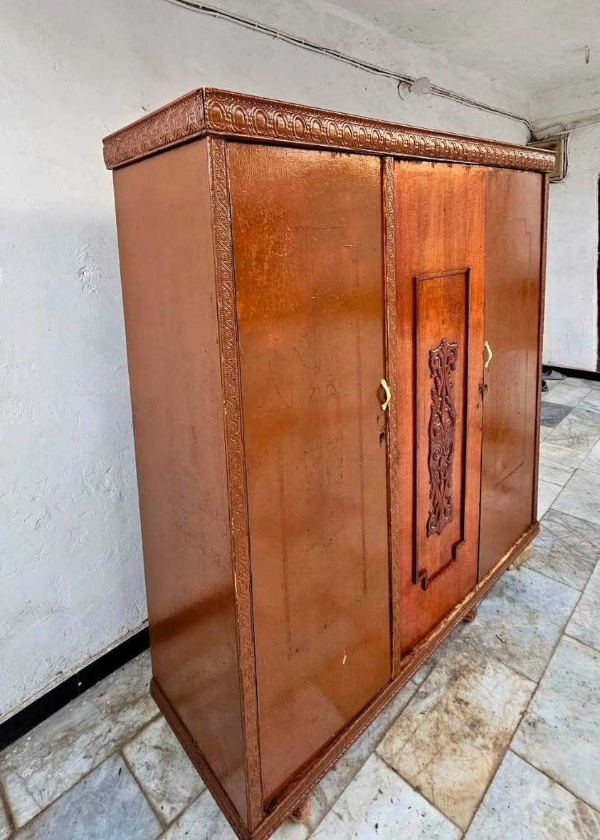 اغراض للبيع مكاني سوق الشيوخ
كلهن بسعر ( 240 ) و بيهن مجال 
***********
كنتور نجاره عراقيه 3 ابواب 
بوفيه خشب نجاره 6 ابواب 
زاويه خشب نجاره
