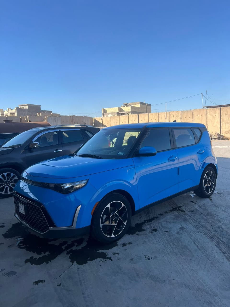 صول موديل 2023وارد امريكي فول موصفات Ex1/1سياره ماشيه 21900 امبدل بيها بس جاملخ وباب ومصبوغات نفس اللون سياره ما شالله جديده وبيها معاملة رقم 
رقم الهاتف ***********
