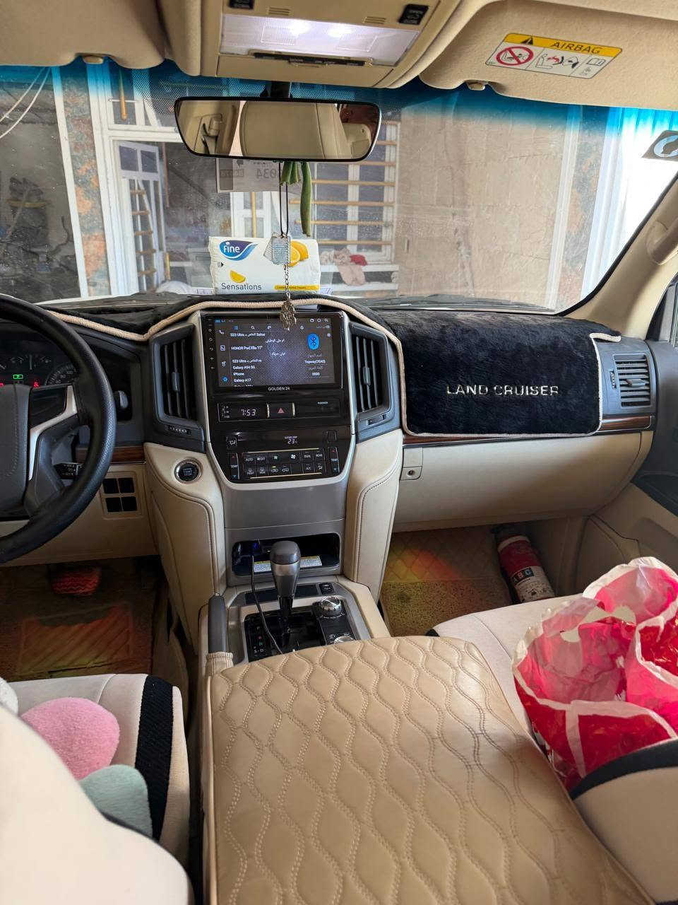 لاندكروز ١٧ وايت اديشن رقم بغداد دولي  ماشي ١٣٦ حقيقي نظيفه بيها ملاحظات قليله  السعر ٤٣ الف.  للبيع او مراوس ب لاندكروز ٢٢ ساز
***********
***********
