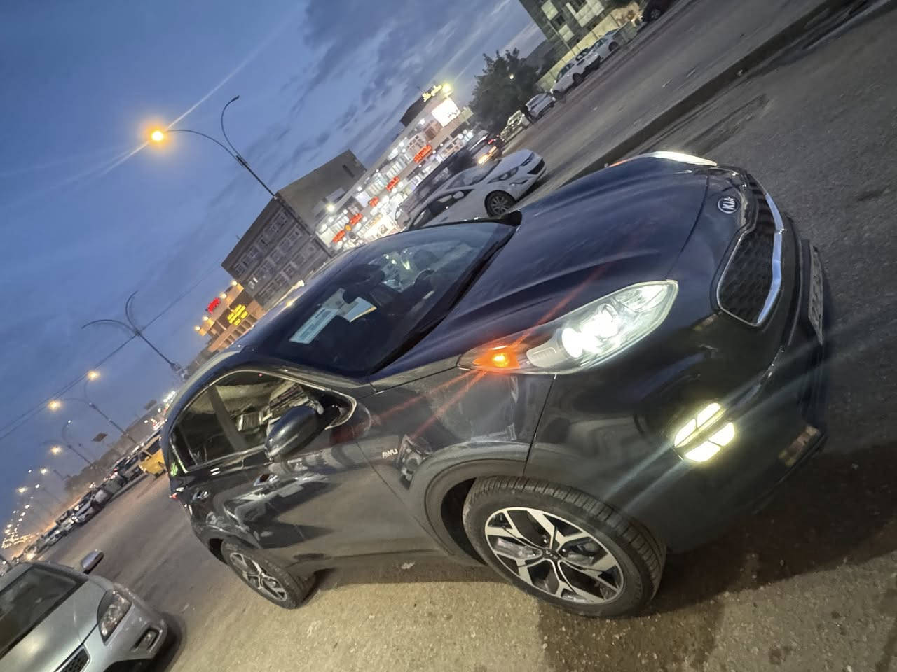 سبورتج 2021 
فول مواصفات ما عدا الفتحة 
رادار امامي 
حساس امامي خلفي
بصمة ابواب وتشغيل
كشنات تدفئة وتبريد 
تشغيل عن بعد 
كشنات جلد 
شاشه كبيرة
حادث ربع الجاملغ الامامي وربع البنيد جهة السائق بدون دواخل وايرباك 
رقم اربيل مالكها بالحله 
العنوان حله مركز المدينة 
للاستفسار ***********
