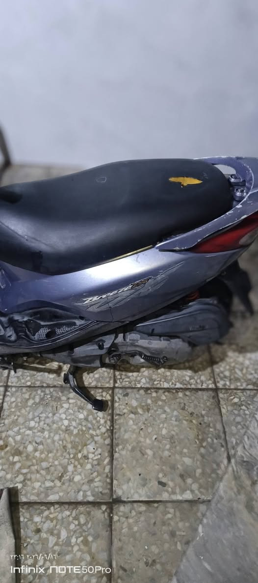 سلام عليكم دراجه بريز للبيع
نازله رمبه صار لها 7 اشهر دراجه ما مفتوحه كلشي شغال سلف لايت امامي وخلفي ما مبدل اي شي بيها جيب فيتر وتعال افحص بس كفر امامي ابدله الك بواحد تفصيخ بلادي اذا تريد 
السعر 700وبيها مجال لطيبن اتصل واتساب ***********
