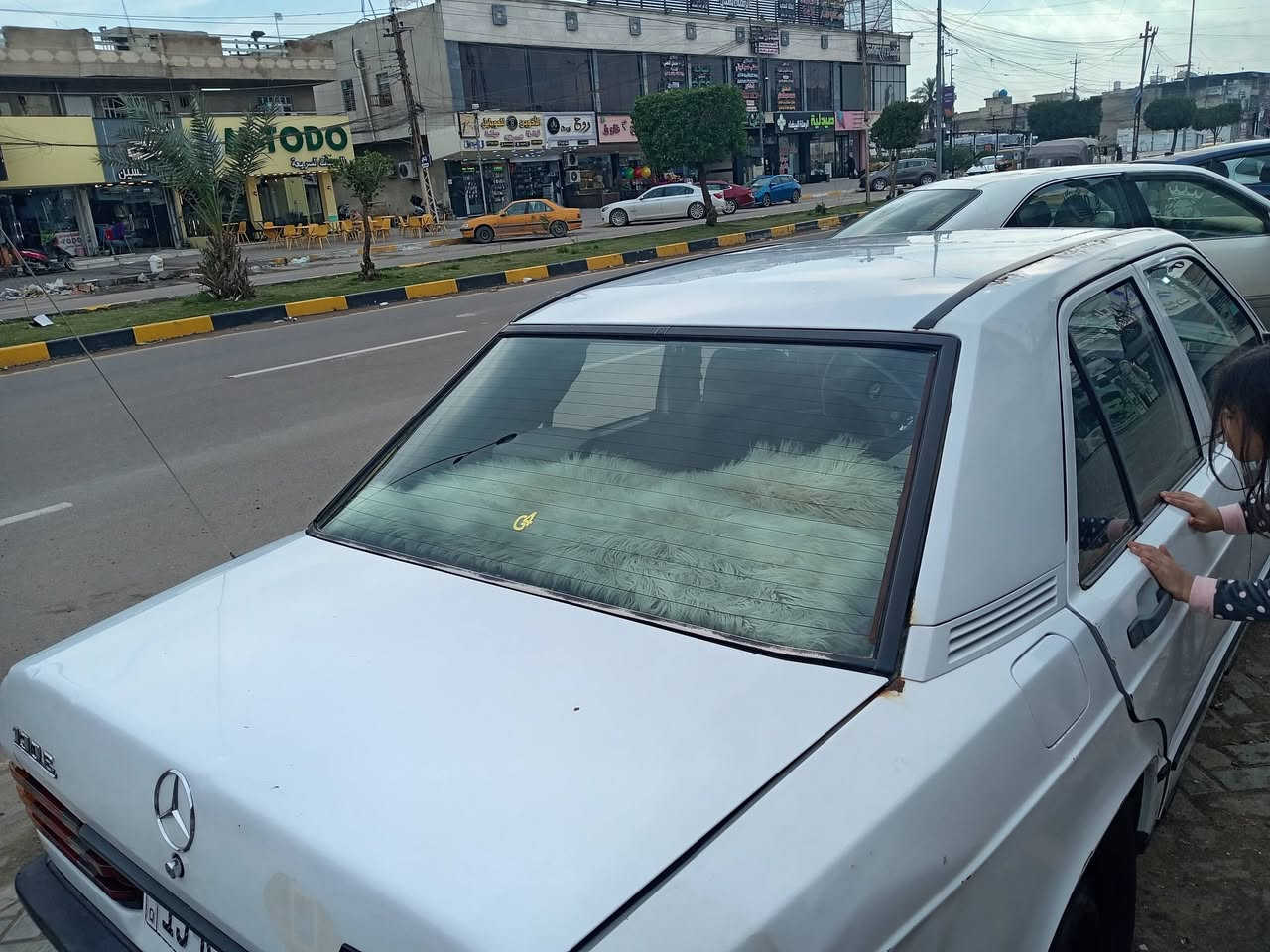 السلام عليكم 
مرسيدس 190 طيارين 
موديل 1987
السياره نظام اوربي 
رقم انبار بااسمي
مكينه ابلاد 4 سلندر
صدر امامي خلفي
تخم تاير جديد
كير عادي 
فتحت سقف 
سعره 32 ورقه وبيه مجال بسيط 
الاستفسار اتصل على الرقم *********** بي واتساب
