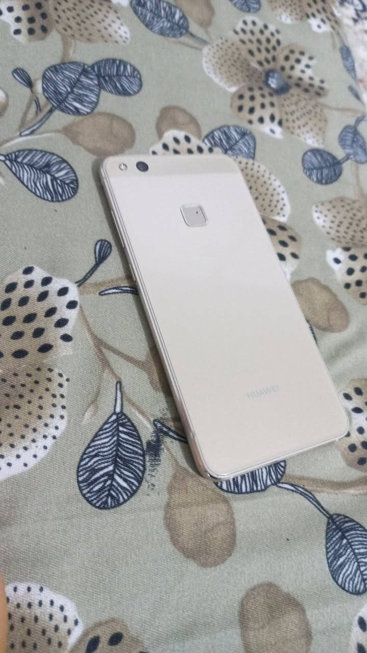 السلام عليكم جهاز HUAWEI p10lite جهاز نضيف شخط ما بي جهاز اصلي سلس كلش تجي وشوفه ذاكره 32 سعر 40بي مجال او مراوس الاستفسار***********
