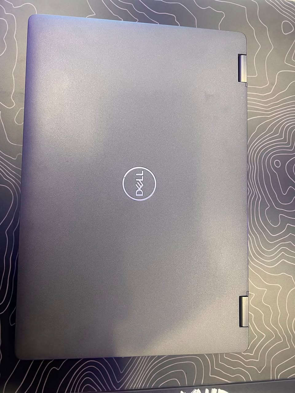 💻 للبيع: Dell Latitude 5300 (2-in-1) لمس ومتحول 🔄

السلام عليكم شباب، متوفر لابتوب ديل غني عن التعريف، نظيف جداً وبحالة ممتازة (مستخدم نظيف) وجاهز للاستخدام مباشرة. اللابتوب يتميز بتصميمه العملي والنحيف ويتحول إلى تابلت 360 درجة مع شاشة لمس

⚙️ المواصفات الفنية:
 الموديل: Dell Latitude 5300 2-in-1
 المعالج: Intel Core i7 (الجيل الثامن - 8th Gen) 🚀
 الذاكرة (RAM): 8GB
 الهارد (SSD): 256GB NVMe (سريع جداً في الإقلاع وفتح البرامج)

الشاشة: شاشة لمس (Touchscreen) بدقة عالية وتتحول 360 درجة

الهيكل والنظافة: اللابتوب بحالة ممتازة ونظيف جداً
سعر : 320،000 

📞 للتواصل والاستفسار: *********** 
محل:( tunder tech)
