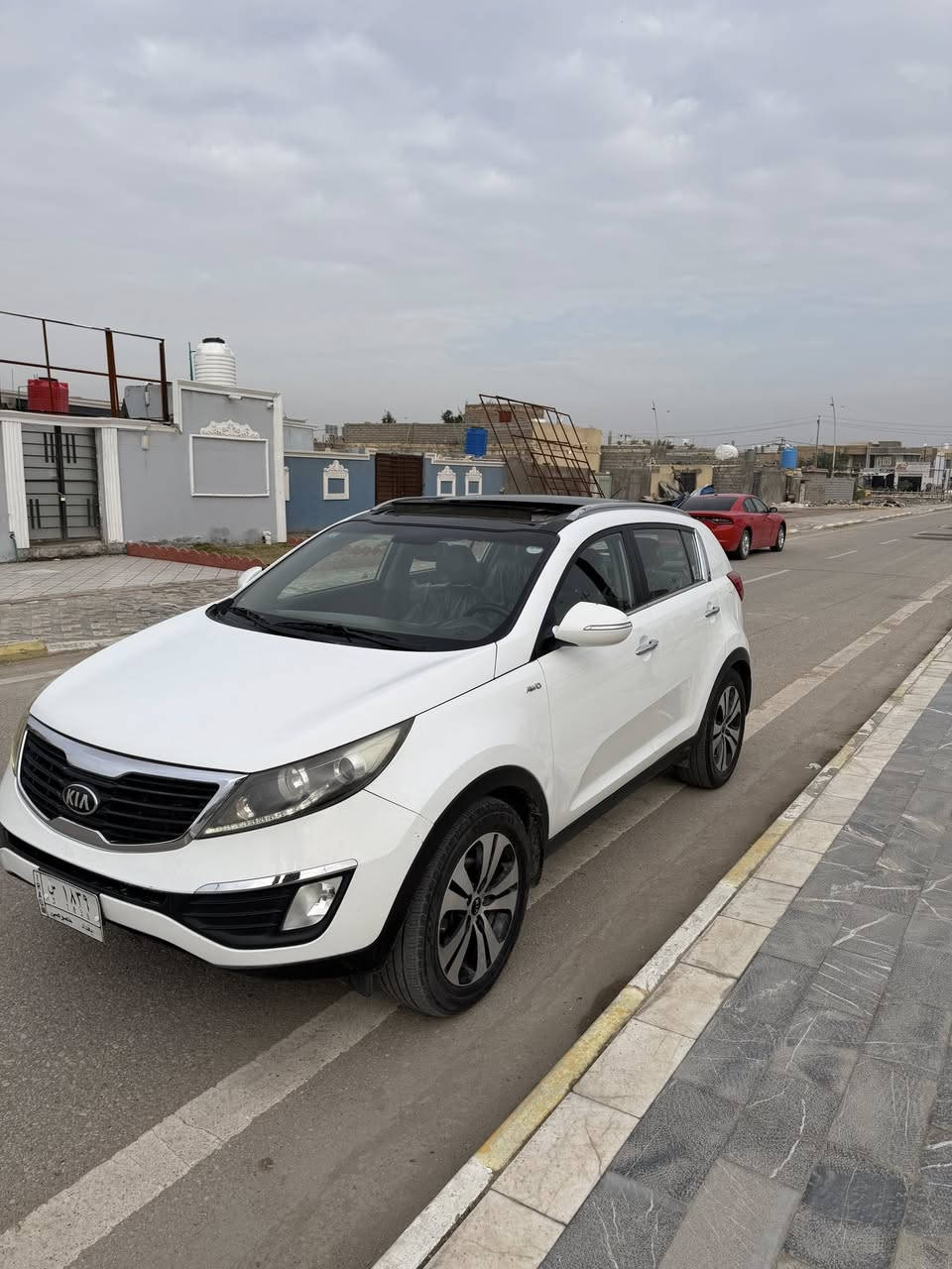 كيا سبورتج 2013
فول مواصفات بس بدون بصمه 
سياره كلها عالشركه   
مرايات شفط +اشارات بالمرايه 
اربعە ويل كروم اسود ١٨ 
تحكم استيرن جهتين 
مسجل بلوتوث 
تحكم تلفون +حاكيه 
كامره وحساس 
قفل ايرباك وقفل حساس 
يدات نيكل 
سياره مكفوله کفاله عامه  
رقم بغداد بسمي 
سنويه جديده 
ماشيه 100
السعر 163وبيه مجال بسط
***********
***********
