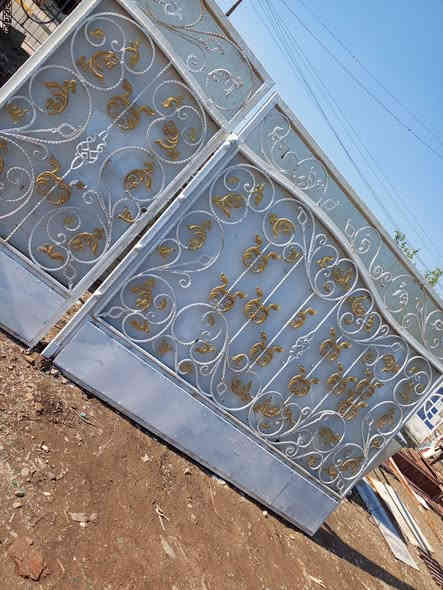 #للبيع  باب اسلايت 3مترات و60 الارتفاع مترين و10 الظهر  بليت مع الجراجيب والعكرب  حديد ثقيل جدا ونظيف جدا   @ مكاني  بغداد الغزاليه  ويوجد توصيل    ***********
***********
