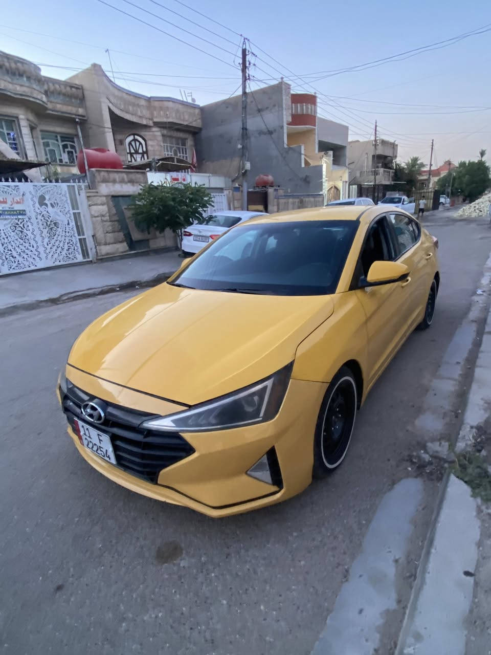 سلام عليكم
للبيع فقط 
النترا 2019 
سيارة نص فول 
ماشيه 217
سيارة كير مكينه حداديه كله نضيفه جديدة
تخم تاير جديد مرشلونه
سيارة حاثهة بابتين جه السايق بدون تبدل 
وبل عراق نضرب عدي لباب لخلفي صفحه صدر بس رجعته ع حار بدون صبغ 
منضومه تبريد جديدة كلشي جديد بيه كبل للشارع دوانز ملغي مابيه 
سعرها 117وبيها مجال بسيط 
مكاني بغداد البلديات 
***********
