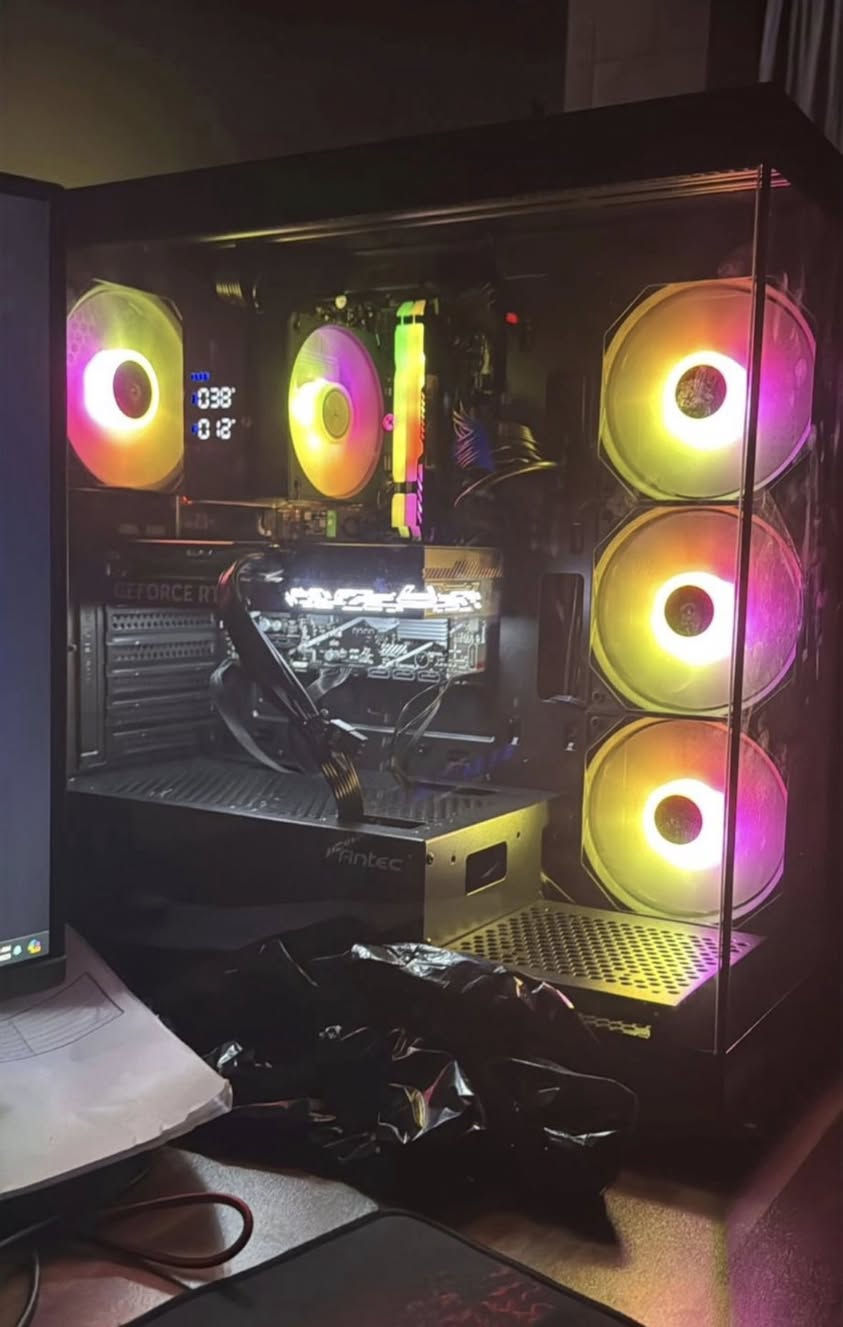 تجميعة مستخدمة اقل من سنة نظافة فول
-Cpu: Core i5 14400f

-Gpu: Geforce RTX 5060ti 16gb galax

-Ram: 32gb 3200rgb

-Motherboard: Asus prime b760m-r d4

-Ssd: 1tb

-Cooler: coolle b40s argb

-Power supply: 650w

مع هدية سماعة هايبر اكس 

السعر  1400 وبي مجال

بغداد - الاعظمية

***********
