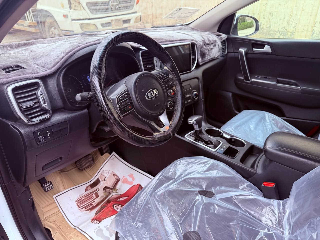 سبورتج خليجي السونار مرفق نص جاملغ ونص باب السياره روجزه مفتوحه فقط مكينه كير تخم تاير حساس شاشه كامره رقم انكليز تحويل مباشر حساس سياره جاهزه من كل النواحي السعر 153قفل بيه حق الجيه فقط اتصال ***********  او *********** مكان السياره البلديات او وزاره النفط بغداد, العراق
