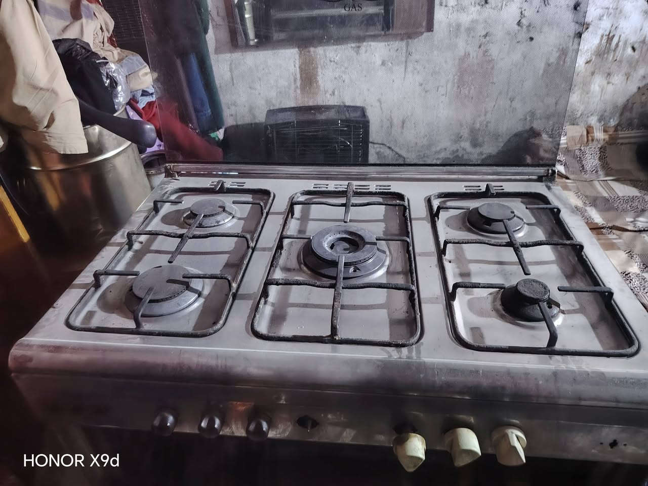 السلام عليكم طباخ ابوالفرن اللبيع بس بابه طايح العيون كلهن شغالات السعر85 متواجد بل مازنجر واتساب *********** مكاني العماره حي الزهراء
