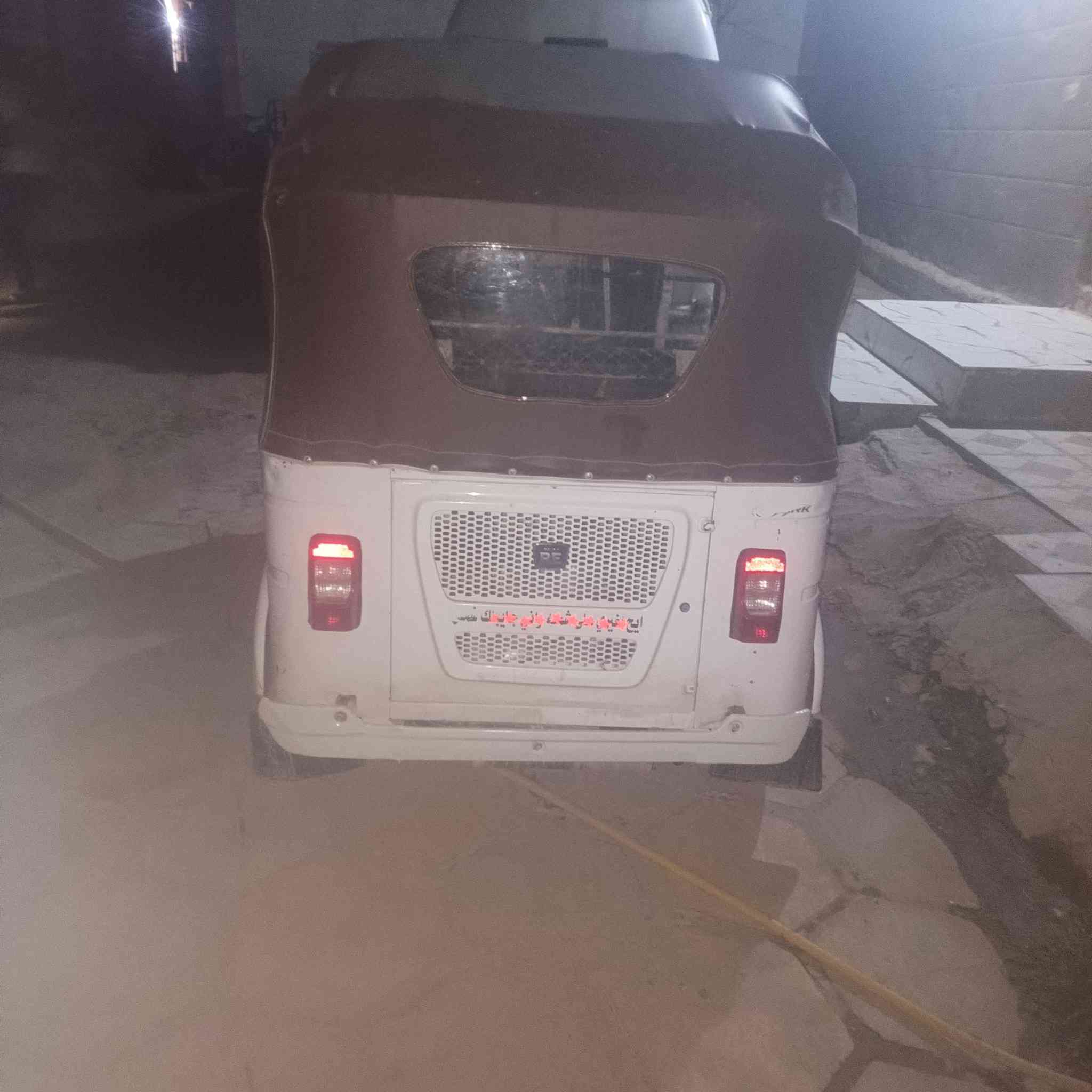 سلام عليكم تكتك بجاج لبيع مديل ٢٢أوراق أصولية تعبانة شوية متومة أكفلك سرقة وعشائر سعر ٥٢٥٠وبيهة مجال الطيبين مكاني بابل دبلة الاستفسار على رقم ***********
