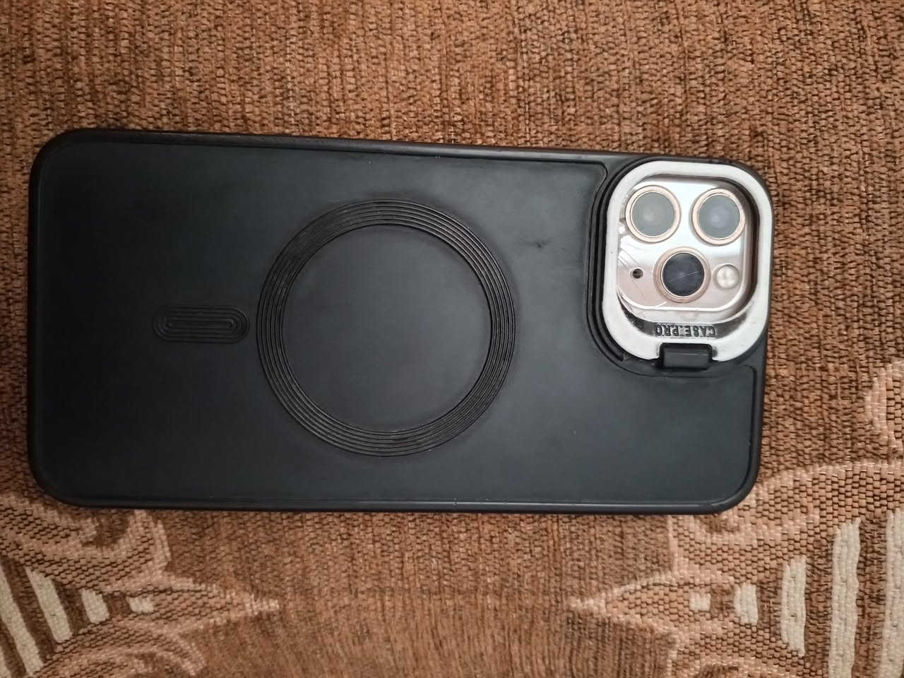 السلام عليكم 
للبيع ايفون 11برو ذاكره 256 جهاز ع فحص فقط بي الضهر مكسور اما لباقي كله شغال سعره 300بي مجال مكانه حي العسكر صويره ***********
