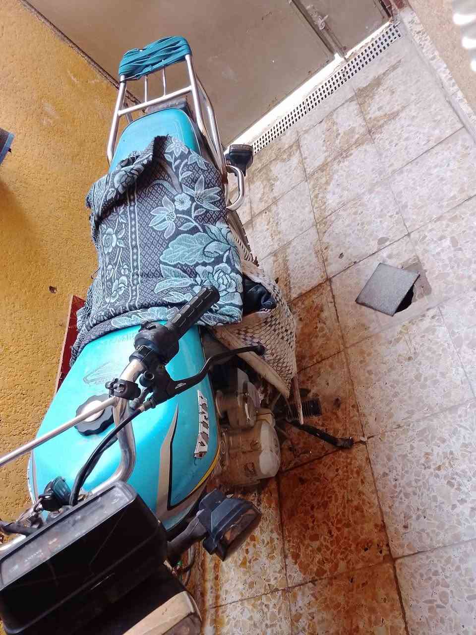 دراجة خمسه كير أوراق سكنر دراجة كاملة كهربائيات شغالة ماعدا الايت *********** متواجد على الفيس مكان كربلاء
