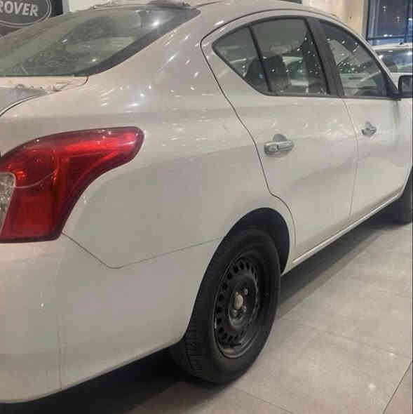 السلام عليكم نيسان صني رقم بغداد موديل 25. داخل بيجي أخت الزيرو ماشيه 20الف بسمي الموصفات شاشه تبريد قطعتين جام كهرباء مكفوله من الشخط ومن الزلغ ومن الرصعه وضع شركه الله شاهد  السعر 130وبي مجال بسيط مكاني بغداد الغزاليه هذا رقمي ‭0777 231 4502‬
