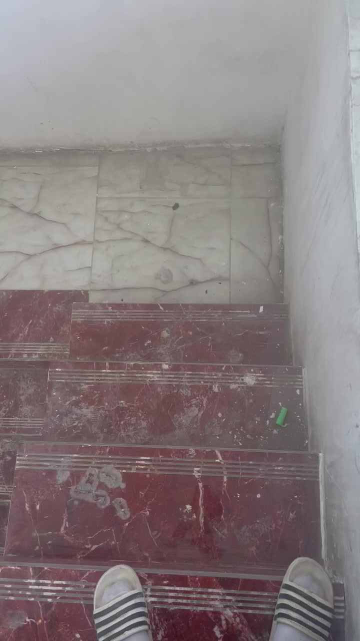 سلام عليكم عمال تنضيف بيوت ومحلات داخل الدوره تنضيف جام وارضيه وجميع اجزاء البيت وابسط المواد 
ميسم الجنابي ***********
هاي صور بيت قبل وبعد العمل
