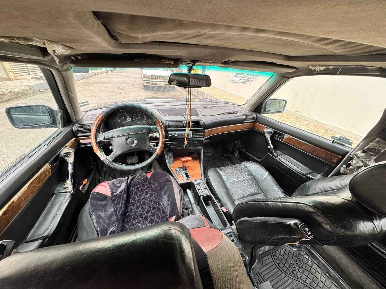 بي ام 735il باب طويل
موديل 1990
رقم نينوى انكليزي
اني الشرعي سنوية جديدة
شرط تحويل وكالة
كشنات كهرب  وتدفئة
بردة خلفية
كير اوتوماتيك 
محرك كير شرط  شلعة معدل 
السعر 38
مكان السيارة موصل جانب الايمن
الشراي يتصل ***********
