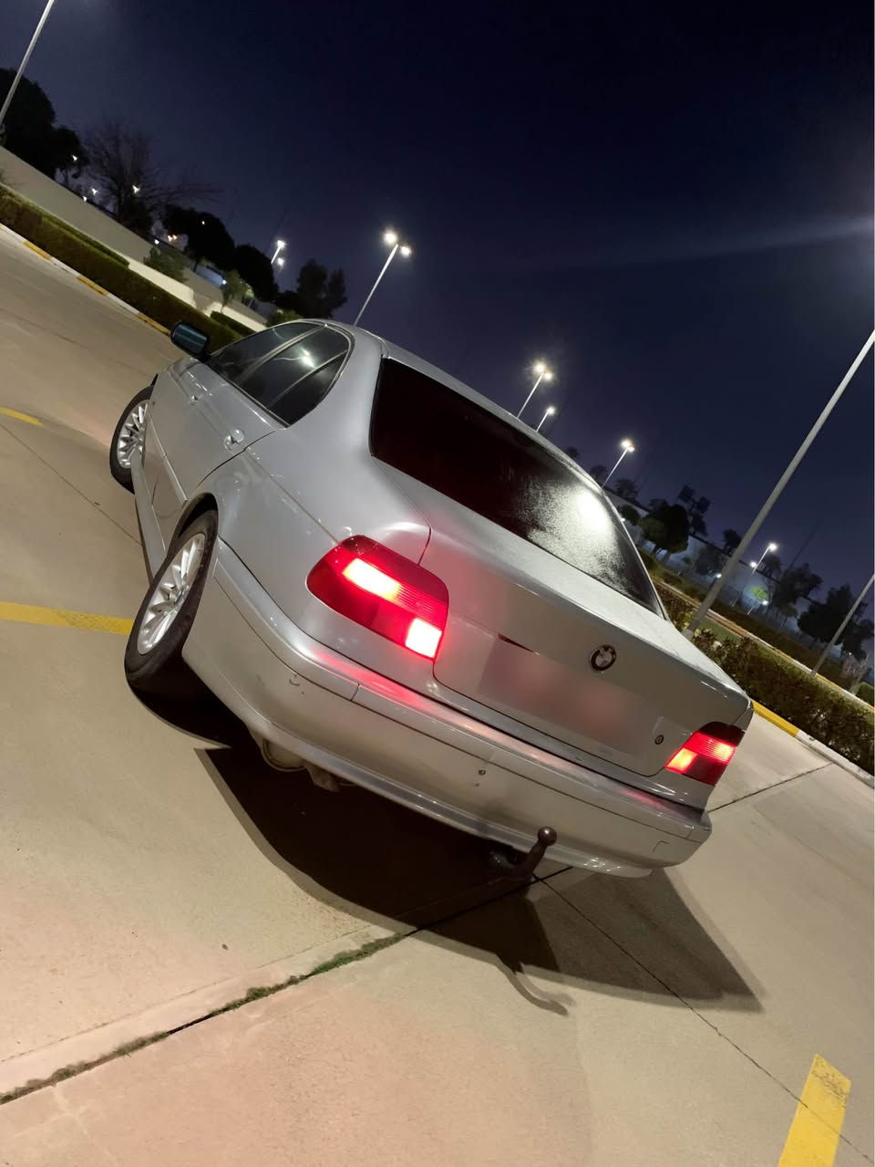 Bmwسەقەڕ مۆدێل ٢٠٠٠ 
مەنەفێست ئیبراهیم خەلیل مەکینە ٥٢٥  تۆماتیک تحدید سورعه دەبڵ گێر توماتيك عادى سپورت سەیارەکە عاموو حيزام به شه رت گيرو مه كينه به شه رت موسو براوه به شه رت ماشاء الله سه ياره مه تا بلى جوانو پاكه سعرى ٥٢ توزيك مه جال *********** أربيل, العراق
