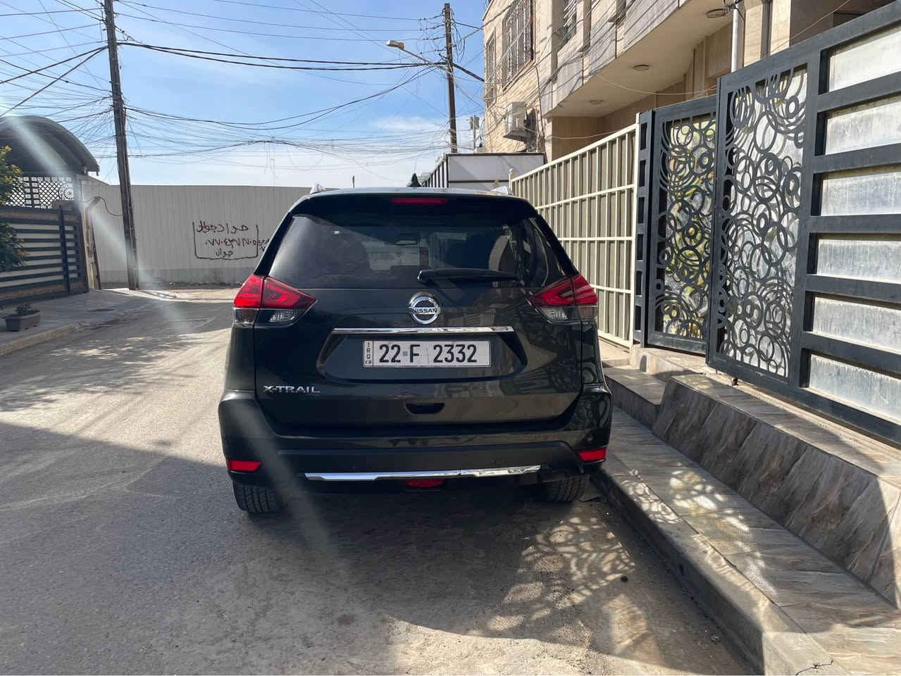 نيسان اكس تريل فول مواصفات اعلى فئه وقليلات جدا بنواصفاتها تيتانيوم بدون صبغ فقط بارد بيها ٣ مكانات السياره موديل ٢٠١٨ رقم اربيل مواصفات ٤ كاميرات حساسات امامي خلفي ورادار جانبي تنبيه اصطدام خروج عن المسار دفع رباعي كشنات امامي اثنينهم كهرباء تدفئه كشنات امامي خلفي لايت يتغير اتجاهه ويا الستيرن جنطه كهربائيه تنفتح بالقدم وهواي بعد مواصفات كير ومحرك ع الشركه بعدهم ماشيه ١١٢ الف كيلو متر حقيقي السعر 162 ورقه مكان السياره بغداد السيديه 
موبايل 
*********** بغداد, العراق
