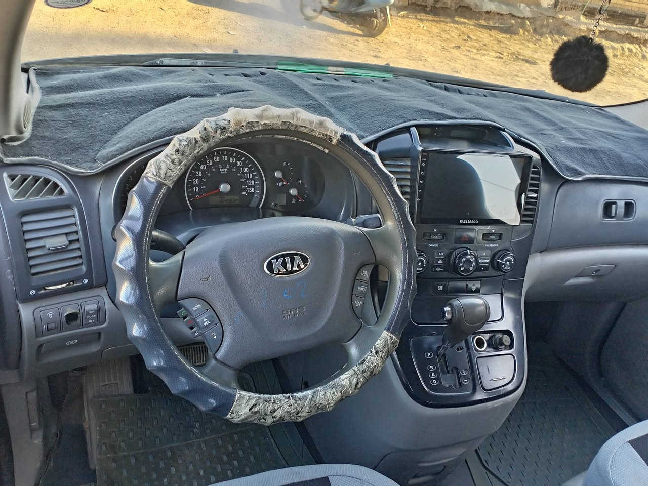 السلام عليكم ورحمة الله
كيا سيدونا للبيع الموديل 2008  وارد أمريكي رقم بغداد أنكليزي جديد هزة و سنوية جدد السيارة بيها البنيد مبدل بدون حادث و الچنطة هم مبدلة السيارة مصبوغة حزام
السيارة گير و محرك خير من الله
تبريد جاهز
السيارة معروضة ب 128
العنوان الديوانية قضاء الشامية 
للأستفسار
*********** أو ***********
