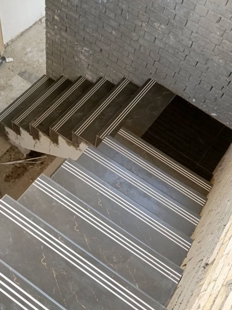 السلام عليكم خلفه سيراميك بورسلين كاشي مرمر بآيات درج.شغل درجه اولى . متفرغ حاليا مكاني بغداد
***********
