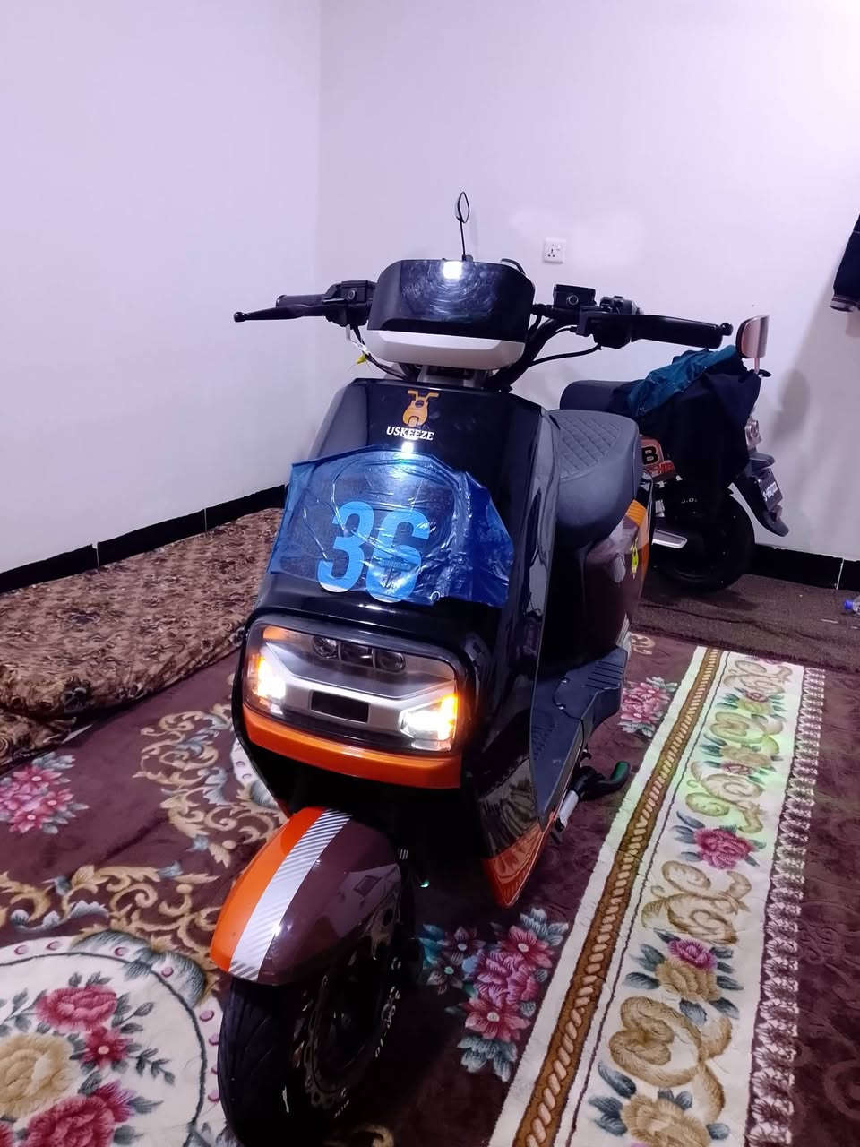 تيسلا للبيع او المعروف اسمه اوباما 36  نضيف حيل ونشط ملف 2000 بطاريات كبار عدد 6 السعر 700وبي مجال للطيبين الرقم ***********
