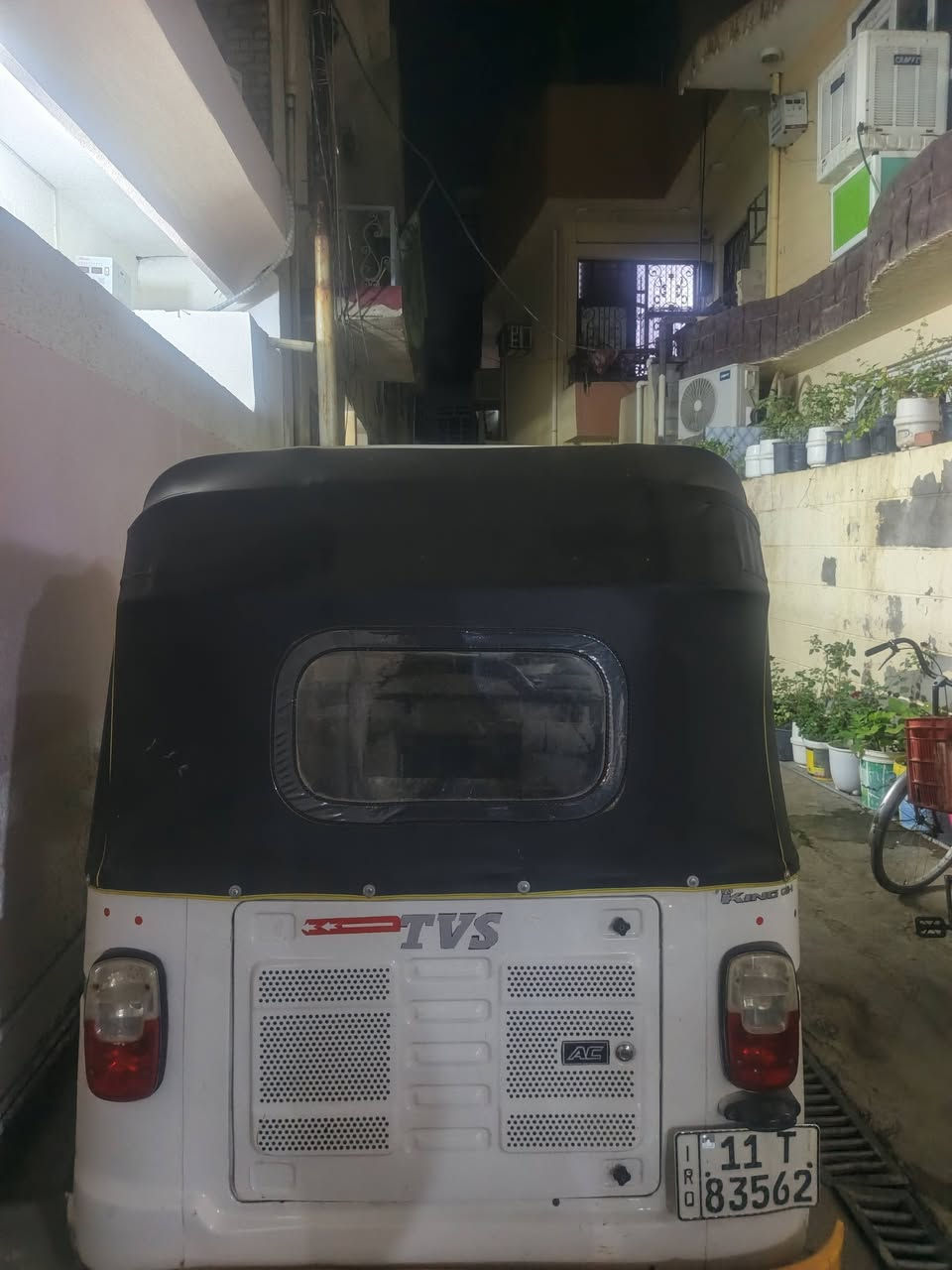 السلام عليكم تكتك TVS موديل 21 ابيض بأسمي الرقم الجديد محرك مملعوب  بي السعر ٧ملاين و٣٠٠ وبيها مجال للطيبين للستفسار *********** غير متواجد ع الفيس
