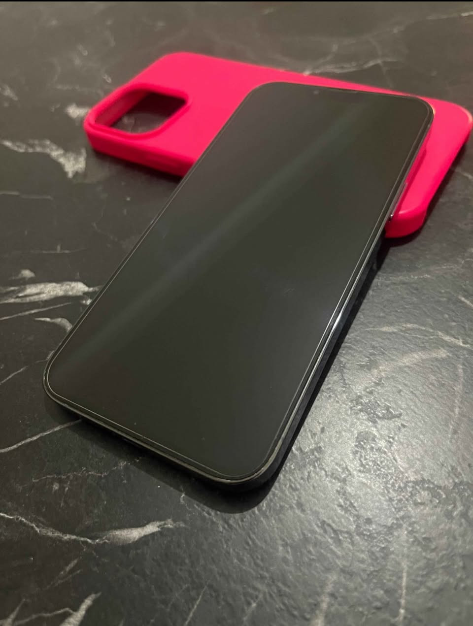 سلام عليكمً
ايفون 13 برو ماكس 
مستبدل بطاريه اصليه شرط 
وضهر اصلي 
الباقي نورمال بالحاسبه شرط
السعر 525 
واتساب ***********
