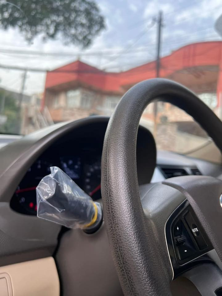 اكسنت موديل2012 بدون صبغ موصفات فول للخير. شاشه كامره فتحه سقف تحكمات ستيرن جهيتين اناره داخليه ويلكب عدد 5 دواخل بيجي عله وضع شركه  محرك 1600 ماشي95  مكان السيارة بغداد الكرخ￼￼***********￼
