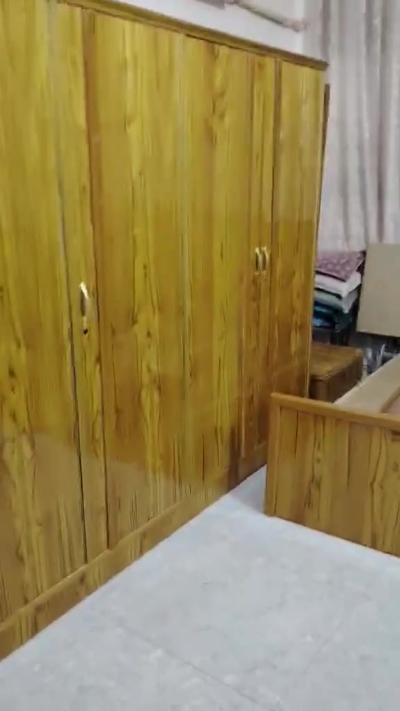 السلام عليكم غرفة نوم جديدة لبيع الي يريد يجي خاص وبسعر مناسب جدان رقم *********** سيف سعد
