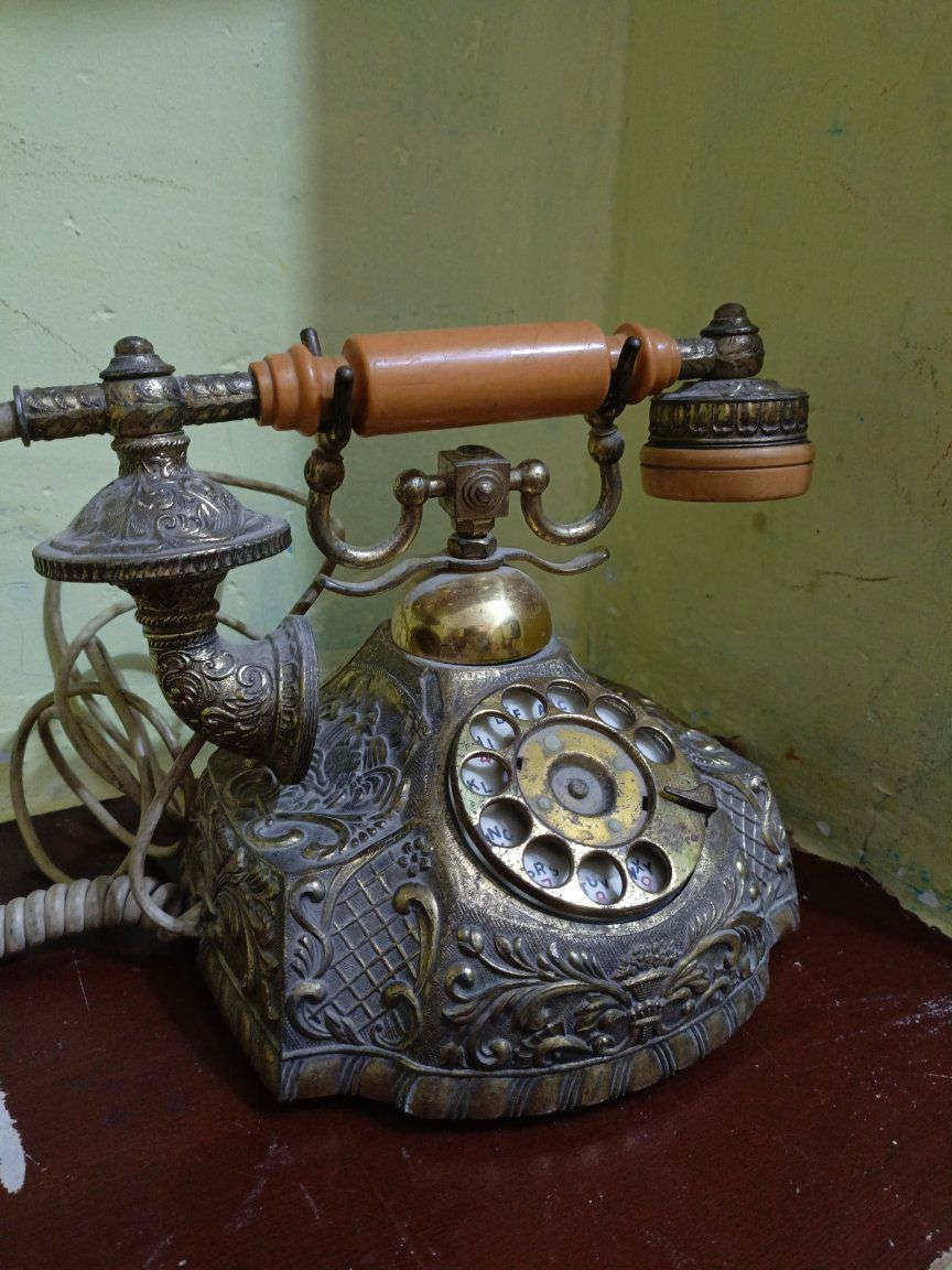 تلفون نحاس ثقيل السعر 75الف يوجد توصيل داخل الموصل فقط للاستفسار ***********
