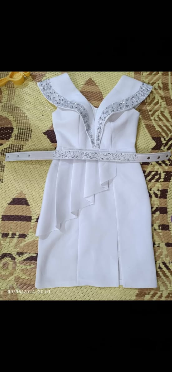 فساتين نضيفه كلش ملبوسات مره وحده اخو الجديد قياسات ٣٨/٤٠ وبدلة الطفله  عمر سنه ونص/ سنتين


**إذا كنت صاحب هذا الإعلان وتريد حذفه لأي سبب، رجاءا أرسل رسالة إلى الدعم الفني**