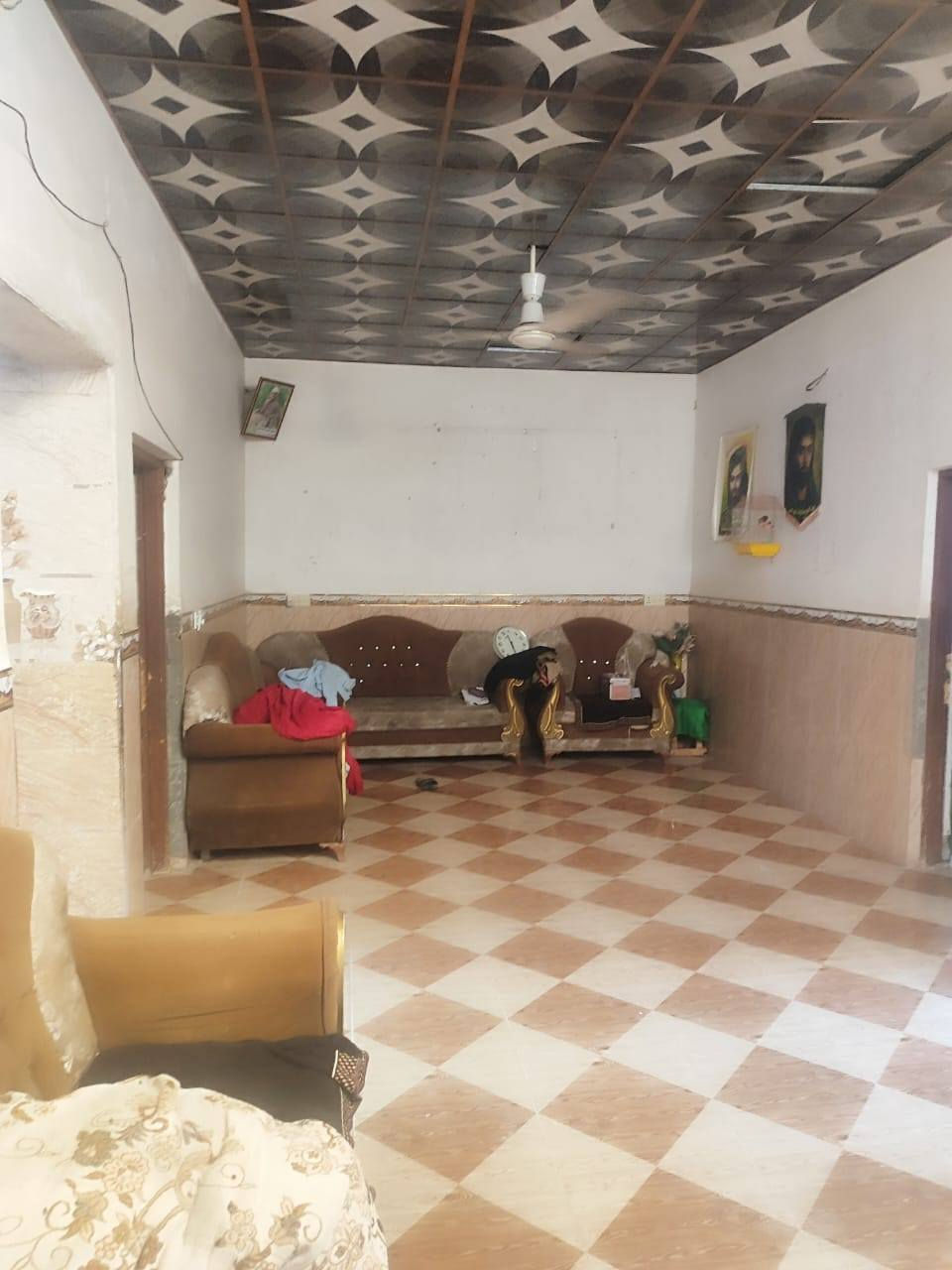#دار_للبيع 🏠 بشارع المطار القديم مساحه 150م سعره بلاش
⚜️بناء بلوك درجه اولى الأساس والسقف صب كونكريت 
🔺يحتوي على غرفتين وصاله وستقبال ومطبخ وصحيات داخليه وخارجيه..
🔺السعر 35 وبيه مجال 
⚜️ للاستفسار مراجعة
   ((#مكتب_ابوعراق_للعقار  ))

☎️*********** واتساب
