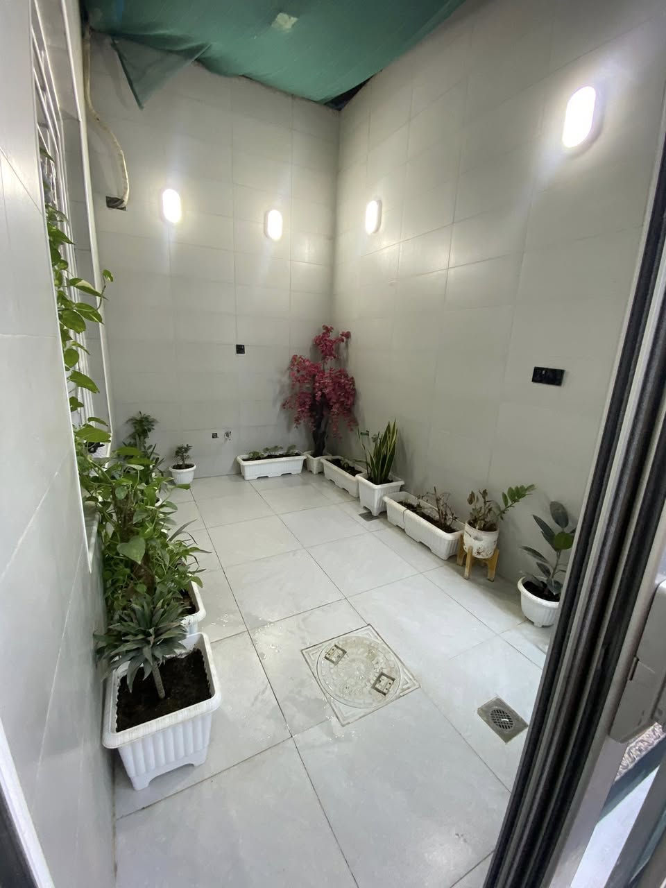 � بيت للبيع – منطقة النداء
📍 موقع مميز جداً

 • قريب شارع كربلاء
 • مقابل كريت مول
 • قريب شارع جامعة الكفيل
 • المنطقة قيد التطوير (تبليط ومجاري قريباً)

🔹 مساحة الأرض: 200 م²
🔹 عدد الغرف: 6 غرف
🔹 الاستقبال: 7×4
🔹 صالة رئيسية: 10×4
🔹 صالة إضافية: 4×2
🔹 غرفة ماستر: 7×6
🔹 غرفتين إضافيتين: 4×3
🔹 عدد الحمامات: 3
🔹 حديقة داخلية: 3×2.5
🔹 واجهة البيت: 10×20

✨ تصميم مريح ومساحة واسعة للعوائل
📞 للاستفسار والمشاهدة مراسلة خاص***********
