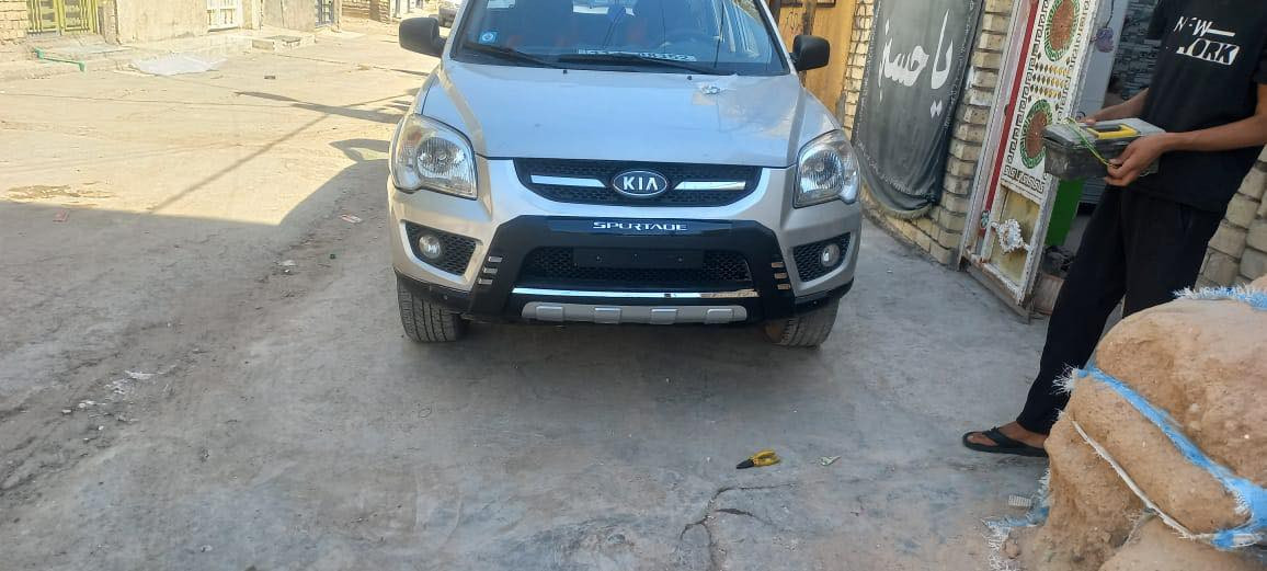 سبورتج 2008 وارد كوري
كفالة عامة بسمي رقم الدولي 
صبغ بنبد فقط كلير سبب جراد 
السونر مرفق بالمنشور 

كير مكينة شرط 
تدفئة 
تبريد ثلج ❄️ 
فتحة تدفئه بالكشنات 

السيارة جديدة وبالعافية ع ياخذها 

السعر 110 
مكاني بغداد الحسينية الراشدية 
***********
