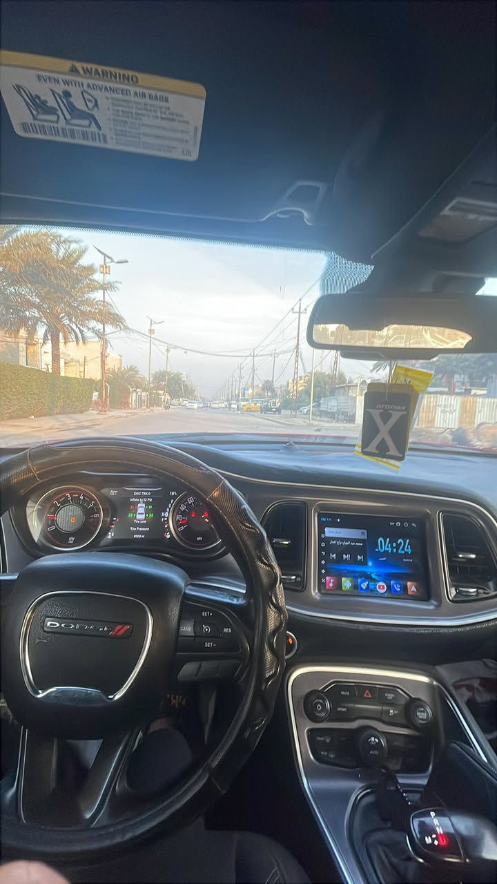 السلام عليكم
السعر 135 سعر نهائي قفل
بدون مراوس 
اقره تفاصيله كامله اله تتصل 
جالنجر 2017 رقم بغداد تحويل مباشر 
مكينه 3600 SXT معروفه مواصفاته
سياره بيه صبغ قطع بجم وباب سائق يعني 4 قطع جاملغين وبنيد باب 
حادثه بجم لغد وشاصي يمنه تعمير
اكفلك السيارة من كص مابيه كص ابد 
كير ومكينه وصدر وتبريد كفاله 
ماشيه تقريبا 89الف ميل 
لدات اناره بلبيبان
  نغمتهن حلوه 
سيرفس كامل شرط ولا كلوب مشتغل بلدشبول 
مشط ستيرن وصدر جديد 
سياره جاهزه مابيه نقص
مكانه الانبار فلوجه 
***********
