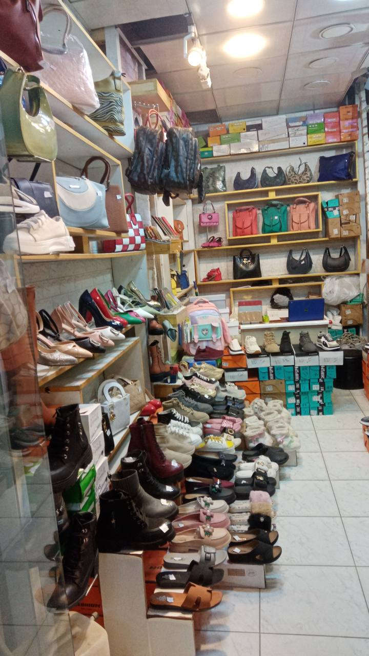 كلشي في الصور متوفر في محل Miss pink Shoes دائما هناك عروض وتجديد بالبضاعة تتوفر كل أنواع الحقائب النسائية والسفري والمدرسي والحقائب العملية الدليفري وحقائب الحج والعمرة وتتوفر قياسات خاصة للأحذية النسائية واحذية طبية أيضا تتوفر عنوان المحل بغداد حي الخضراء شارع المركز مجاور توت ماركت عمارة صيدلية زينة الخضراء *********** للحجز والاستفسار التواصل على الرقم التالي توصيل لكل مناطق بغداد والمحافظات
