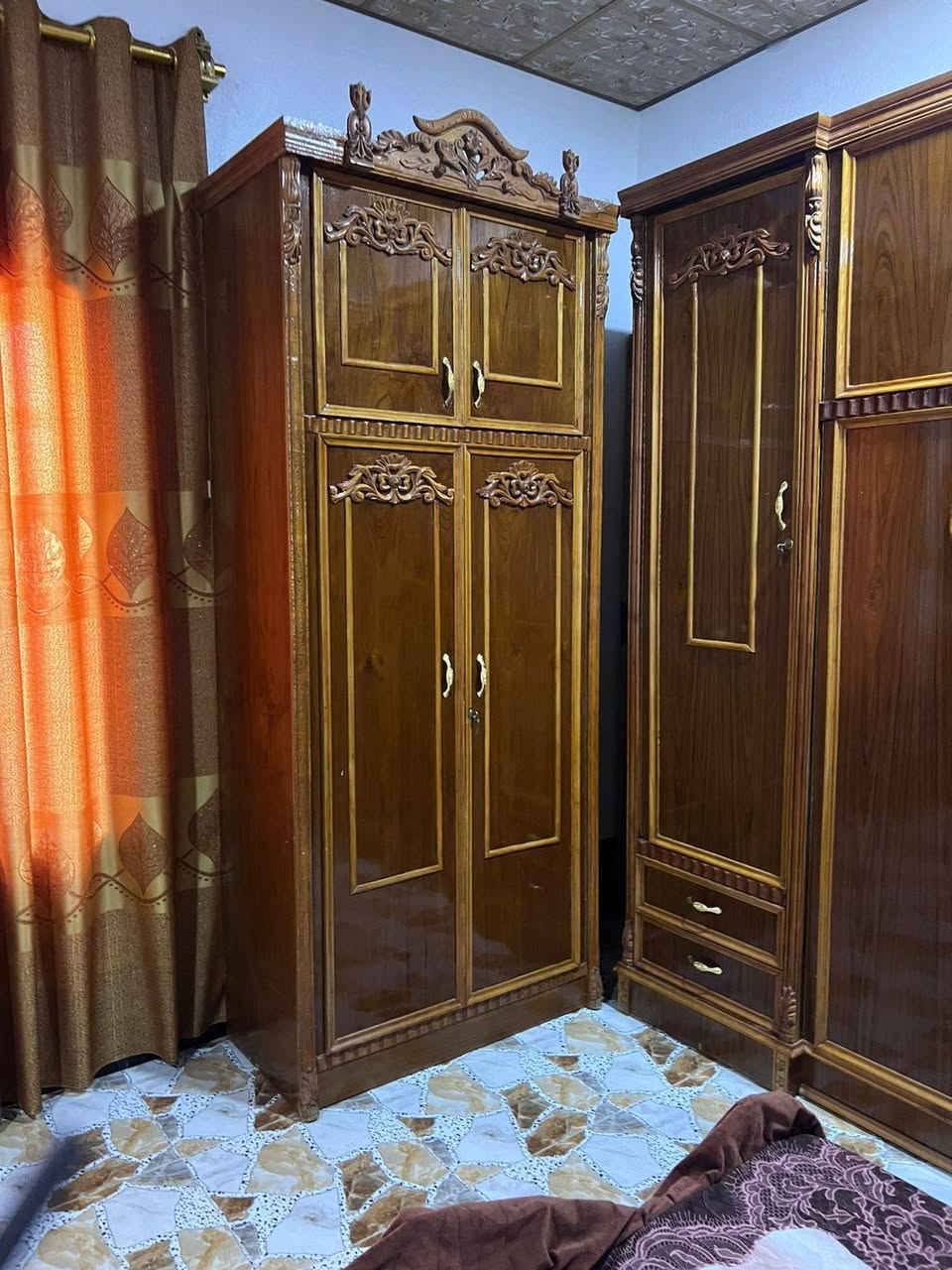 سلام عليكم يوجد غرفه خشاب حطاطه مستخدم شي قليل نضافه فول الفول 100٪الاستفسار على هاذه الرقم ***********بي واتساب

