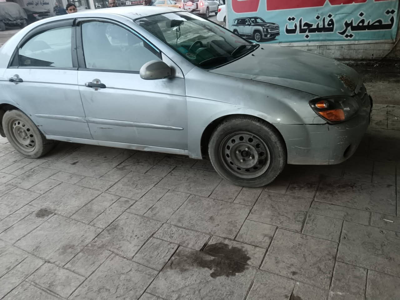 السلام عليكم ورحمة الله وبركاته للبيع سيارة نوع كيا سبكترا ٢٠٠٦ وارد محرك ٢٠٠٠ كير اوتوماتيك جام كهرباء ٤شغال مرايات كهرباء سنتر لوك ريمونت داخل نظيف كير محرك شرط الفحص رقم دولي الجديد سنوية جديدة رايدهة ٦٥. *********** مكان السيارة بغداد
