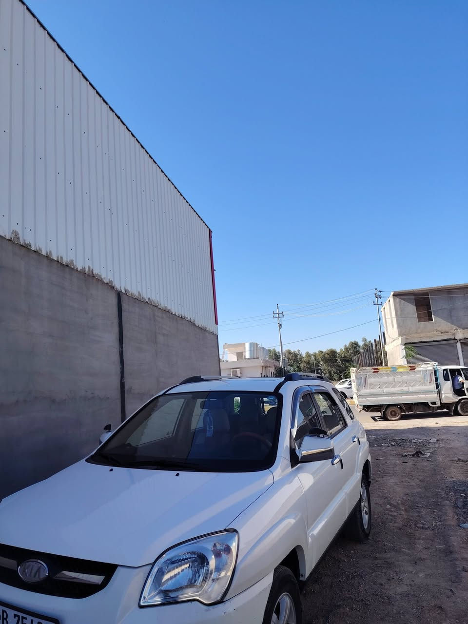 .السلام عليكم
سبورتج موديل 10 
محرك 2000
4سنكدر 
 السياره مكفول من الضرب 
بي بارد حگ شبر من جهة السكن فقط السياره علي وضع الشركه اكو سونار يحكم.  
كير محرك تبريد مكينه كفاله عامه 
صدر خير من الله 
رقم اربيل مشروع وطني بسمي تحويل ثاني يوم 
العنوان كركوك قضاء الحويجه اتصل وتدلل..
***********

