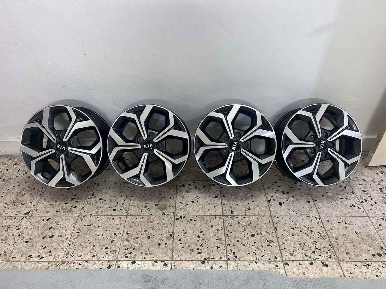 سلام عليكم ويل كب لبيع  اصلي مال كيه فورتي موديل  ٢٠٢١ السعر ٣٠٠ $ دولار هاذا رقمي ***********
