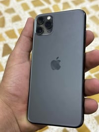 ايفون 11 برو ماكس ذاكره 512 البطاريه 94  نضيف مامفتوح السعر 300 قفل ال...