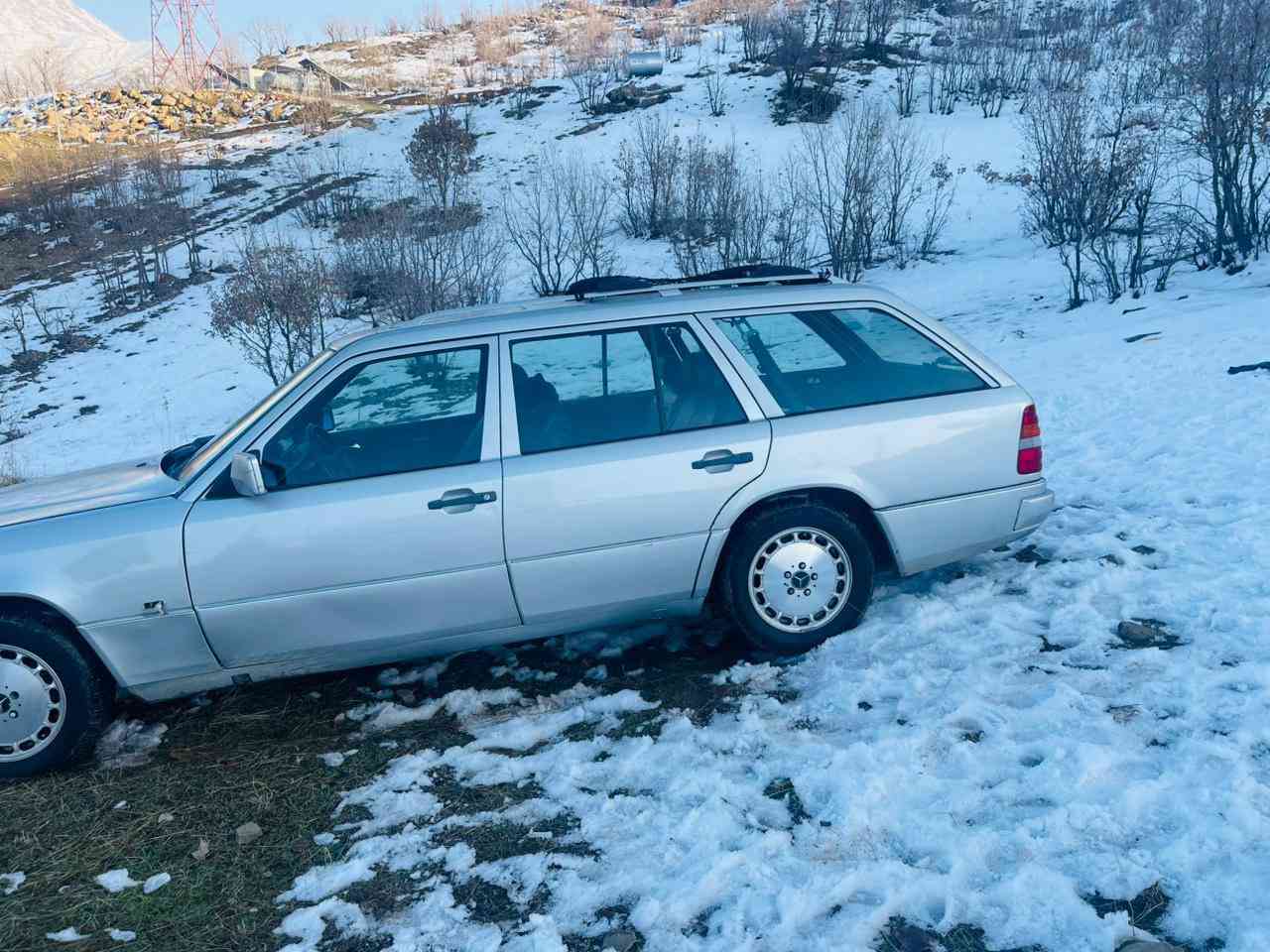 السلام عليكم ورحمة الله وبركاته 
من رخصت اخوي الدمن 
مارسيدس بيبي دب مديل ٩١ محرك بلادي وكير حجم ٣٠٠ كفاله السيارة ستيشن رقم جديد وهزة جديدة بسمي ارقام دولي السيارة جاهزة تخم تاير ويل ١٦ تدفئة شغاله تبريد ميشتغل السيارة مابيهه صبغ بس صفحتين من جو الجام 
مكاني نجف *********** بي واتس السعر ٦٥
