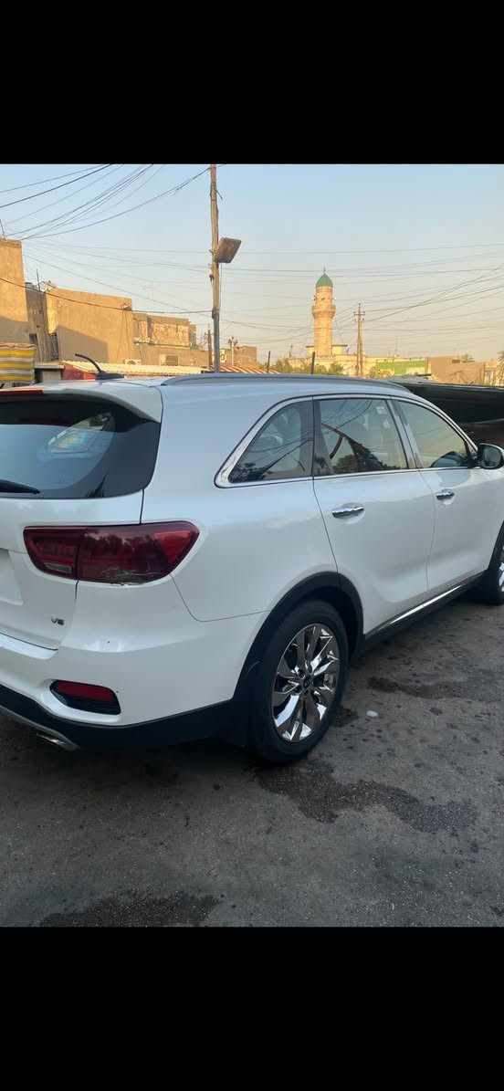 السلام عليكم

كيا سورنتو 2019 
واردي خليجي بدون حادث 
ماشيه 82 كيلو 
بصمة /شاشة /تحكم /حساسات 
مكانها بغداد/بغداد الجديدة 
السعر / 230 

***********
