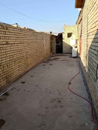 بيت للبيع مساحته ميتين متر واقع حال متين وثمانين غرفتين نوم صاله مطبخ ...