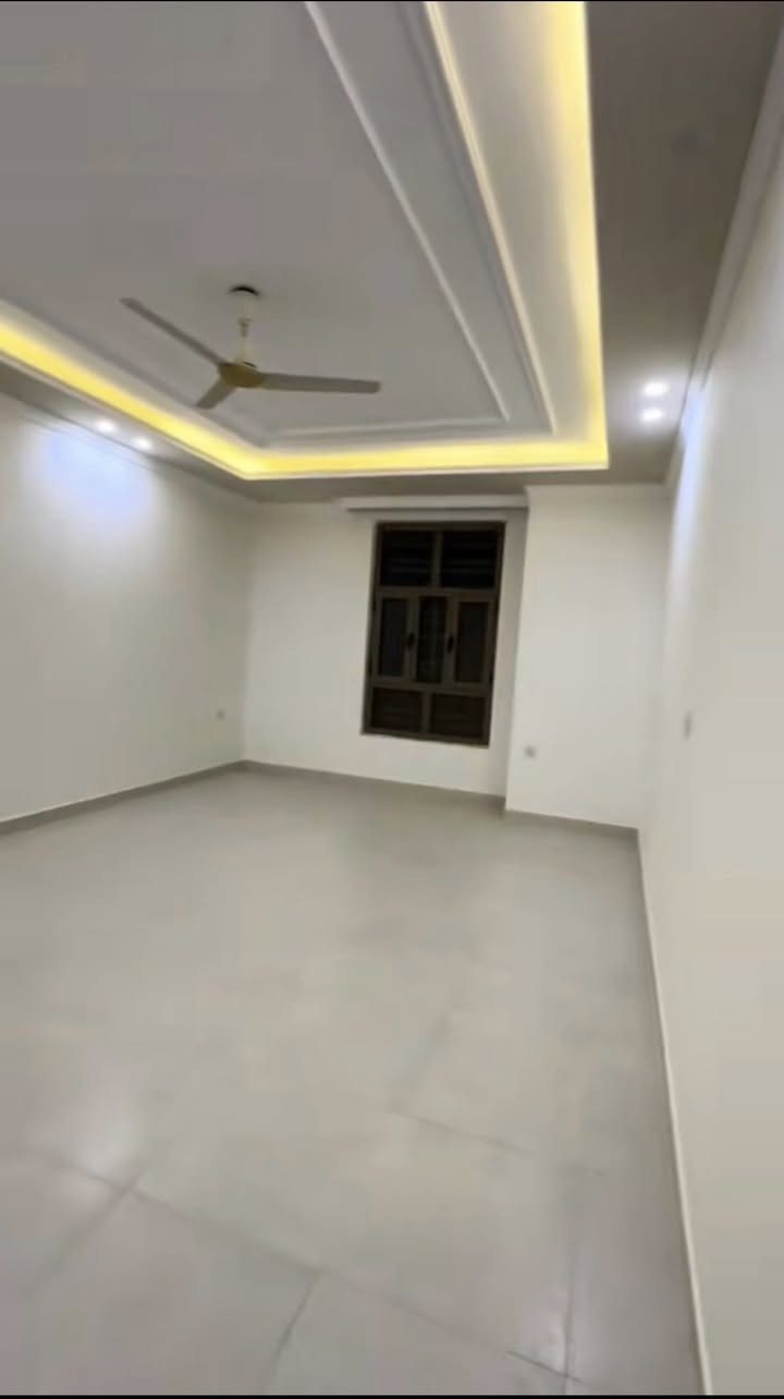 شقه حديثه جدا الايجار في منطقه التحسينيه
الخدمات المتوفره في الشقه 
ماء اساله.   } 
ماء حلو.     } مدفوعه ضمن الايجار 
انترنت        }
اجور كهرباء }
تتكون من صاله 
مطبخ مؤثث 
غرفه منام. وصحيات 
سعر الايجار 600الف 
م/ الشقه طابق اول 
الاستفسار الاتصال 
***********
