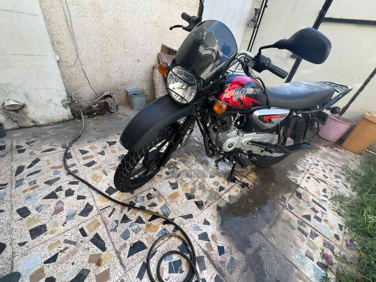 دراجة بوكسر للبيع 
موديل 2024 
ماشية 17 الف حقيقي 
مرقمة كاملة رقم اربيل 
سنوية باسمي 
مامشتغل بيها دليفري فقط يومين 

الدراجة خير من الله كلش حلوة 

بس الشراي وصدك يراسلني 

لحد يشلع كلبي ويجي بس يعامل

( *********** )
