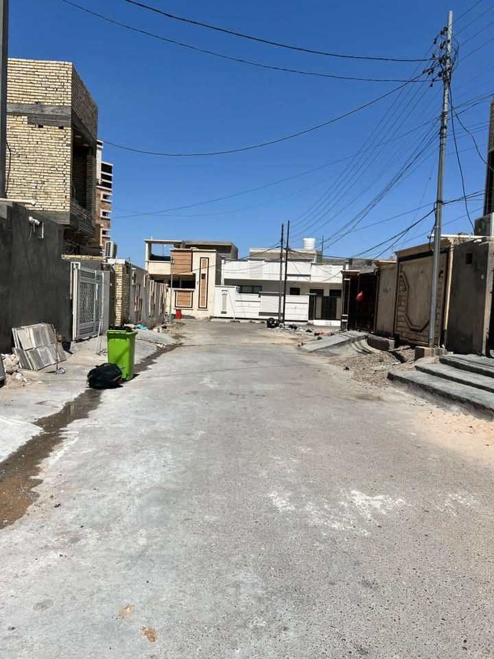 يالله 

دار للبيع 

في الأنبار فلوجة جغيفي الثاني مربع جامع ذكر الحكيم خلف جامع ذكر الحكيم ومدرسة ذكر الحكيم 

مساحة 150 متر 
واجهة 7،5 والنزال 20 
بناء طابوك سنة البناء 2017
بيت مرتب 
نقصة ستارة وسراميك الأرضية فقط بيتونة كاملة
بيت طابق واحد يحتوي علا 
ستقبال مطبخ صاله غرفة نوم مناور صحيات حمام وكراج سيارة 
شارع 10 تبليط 
موقع البيت كلش مرتب وخدمات كامله ماء كهرباء اسواق مدرسة جامع منطقة مفولة خدمات 
وقريب علا سكة القطار يعني بينا وبين لاند سكيب 10 دقايق مشي 
صنف العقار طابو زراعي سند 25
والأرض بچر مو دفن

للأستفسار والمعاينة الأتصال علا الأرقام

***********

***********

#السعر78مليون
