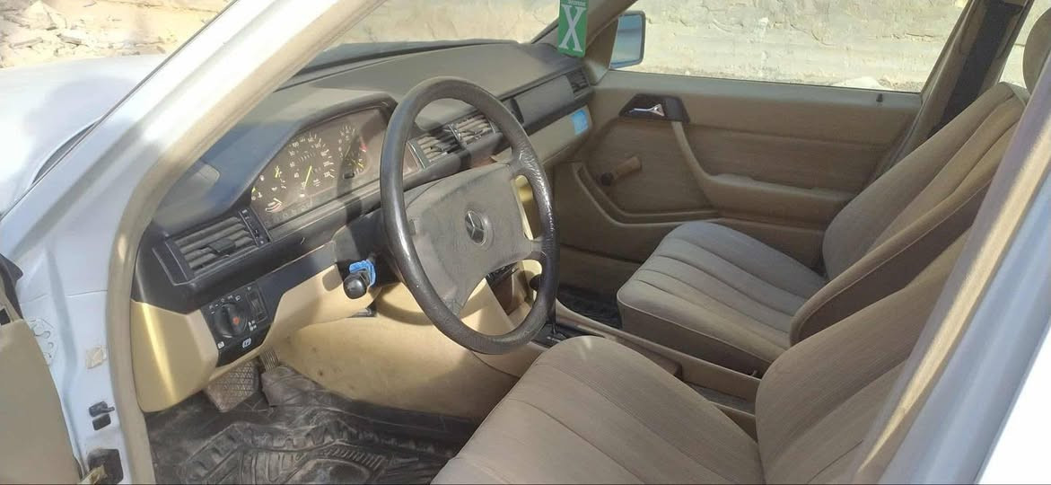 مارسيدس دب 300 عنكبوت 
رقم صلاح الدين الماني 
فتحه سقف غرفه بيجي لوك بلاديه بدون عيوب
موديل 1991 كفاله 
السعر 65$ 
***********
***********
مكاني النجف الاشرف
